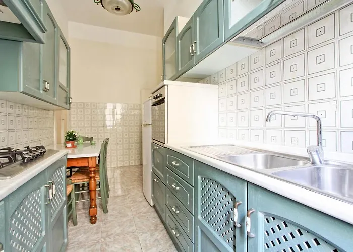 Roman Apartment *