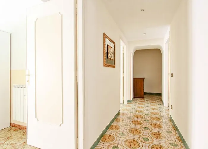 Roman Apartment דירה
